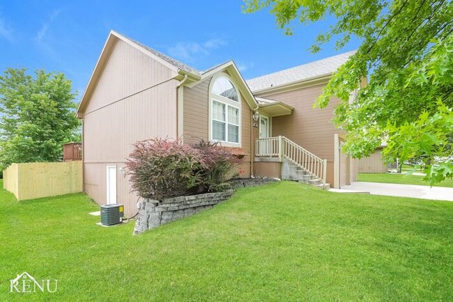Building Photo - 601 SW Westview Dr