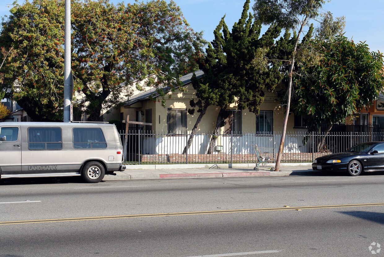 Foto del edificio - 545-549 W Arbor Vitae St