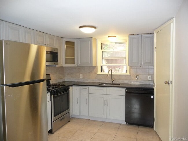 Building Photo - 67 Hulse Ave