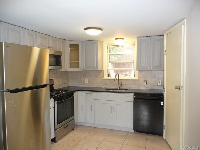 Foto del edificio - 67 Hulse Ave