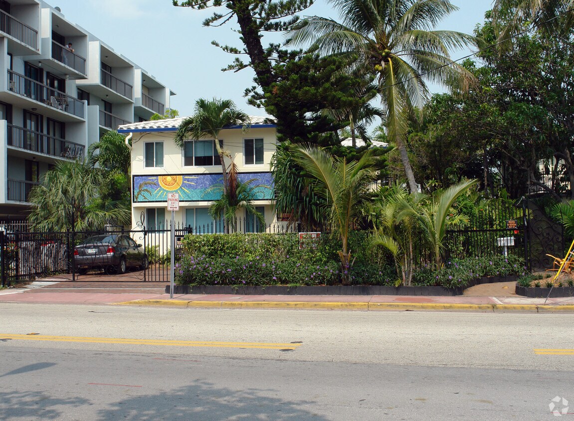 Primary Photo - 8142 Byron Ave