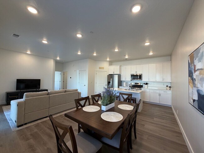 Foto del edificio - 5801 S Garnet Dr