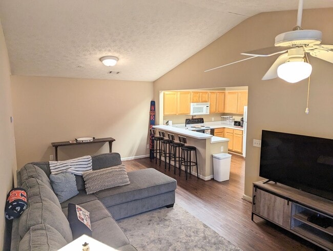 Building Photo - Edge Unit 3-304