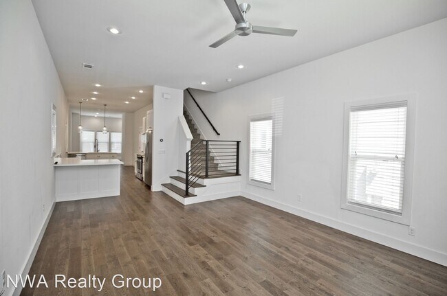 Building Photo - 2 br, 2.5 bath House - 410-1 (444) SW B St...