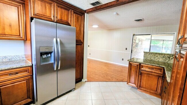 Foto del edificio - Welcome to this charming 3-bedroom, 2-bath...