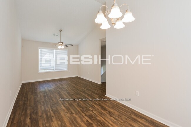Building Photo - 9119 Jefferson Village Dr