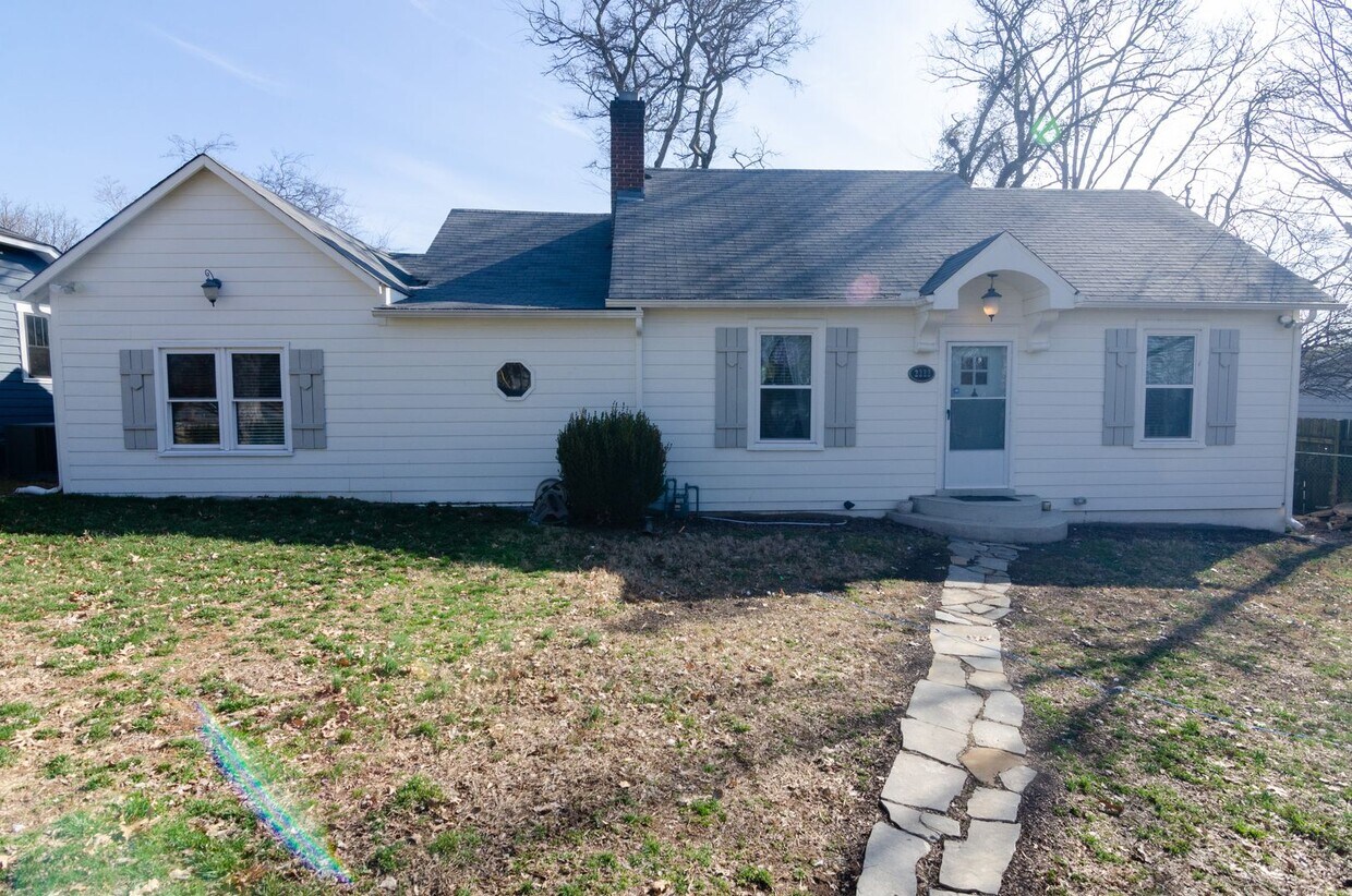 Primary Photo - Beautiful home in Hillsboro Village