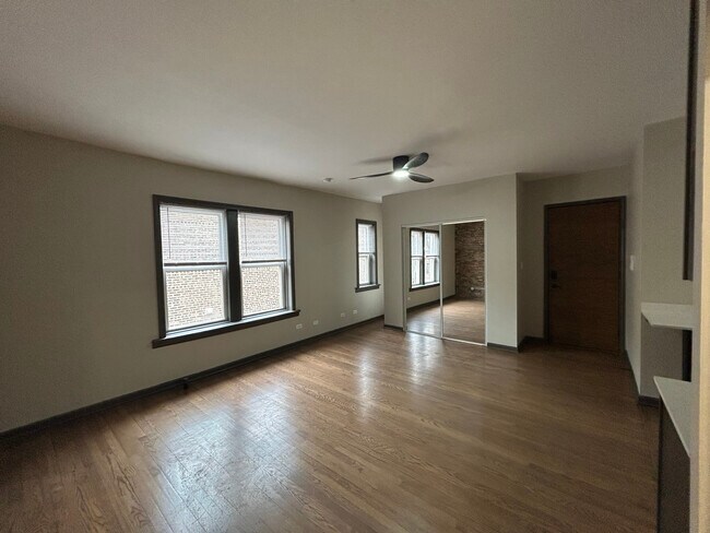 Foto del edificio - 728 W Barry