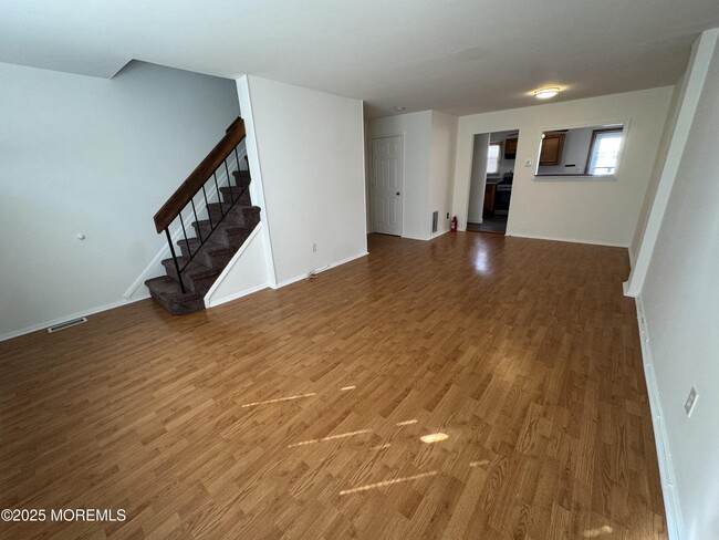Building Photo - 156 Primrose Ln