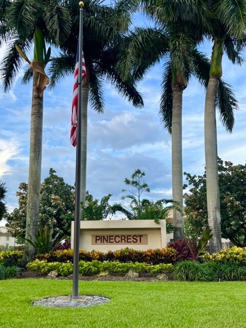 Foto del edificio - 102 Pinecrest Cir