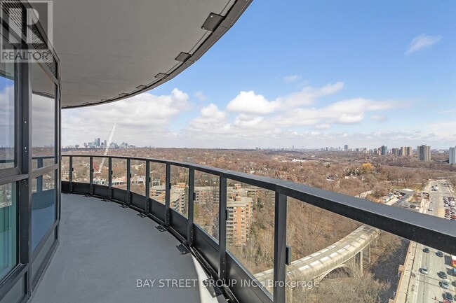 Photo du bâtiment - 585 Bloor St E