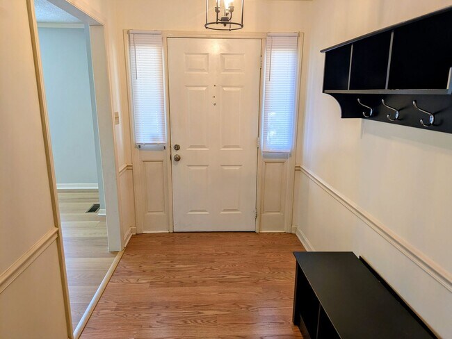 Foto del edificio - 6913 Crandall Ct