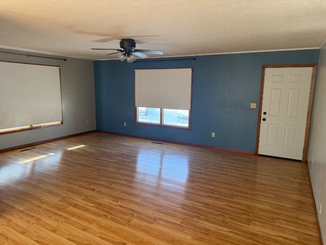 Foto del edificio - 110 N 2nd Ave W