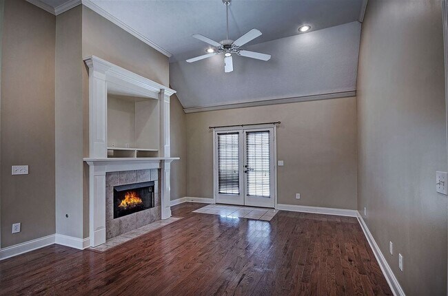 Building Photo - 402 Silver Hill Dr
