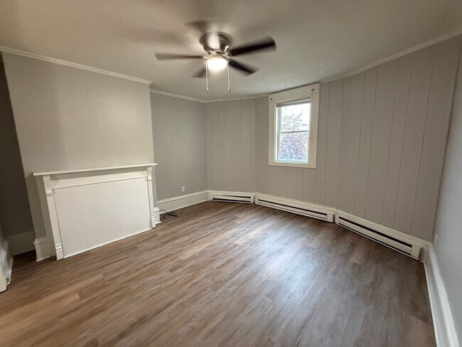 Building Photo - Charming Lower Unit 1 Bedroom with Gourmet Kitchen