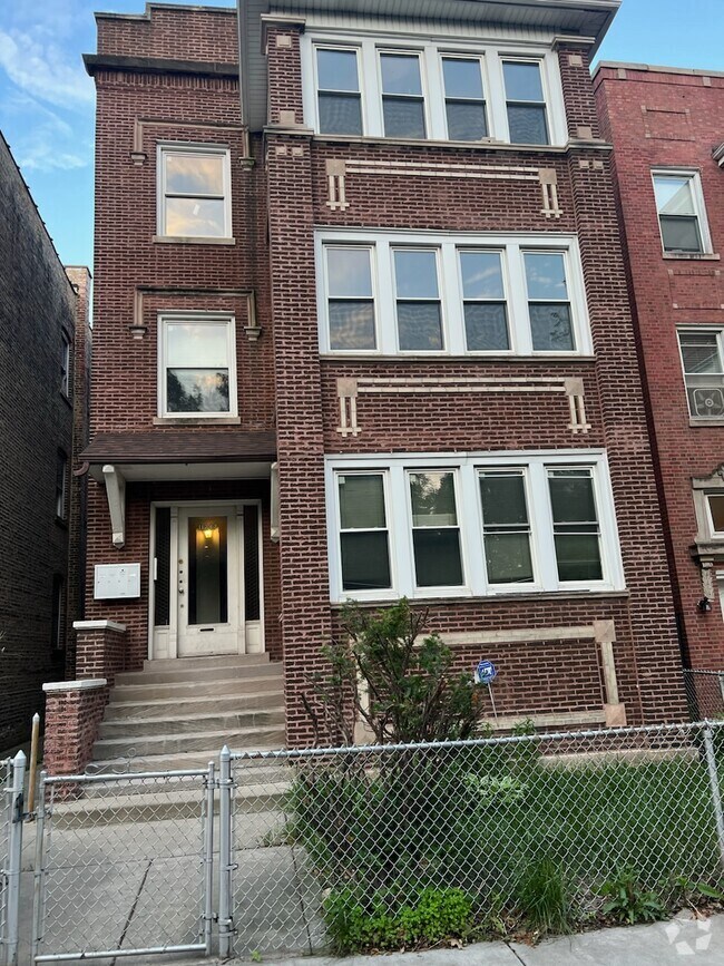 Town Pullman Apartments for Rent with Hardwood Floors Chicago, IL 3