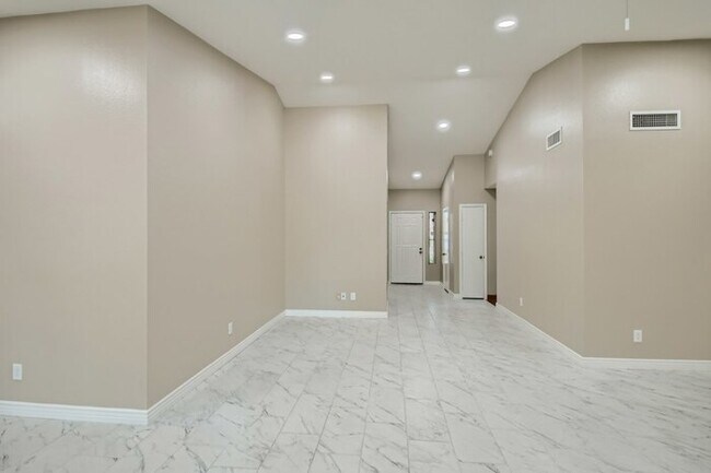 Building Photo - 4947 E Greenway Circle N, Mesa, AZ, 85205