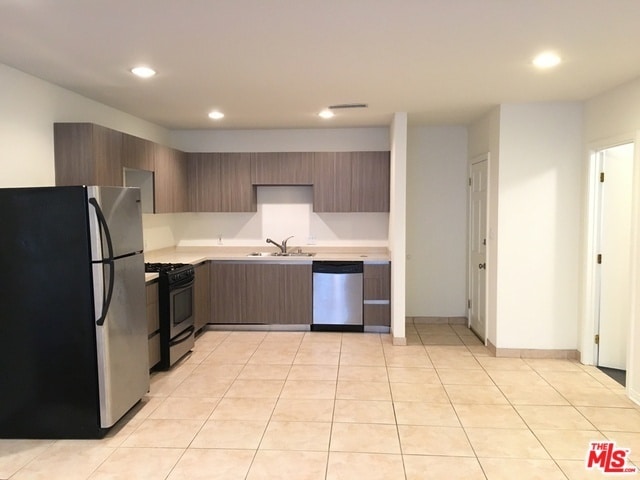 Building Photo - 1143 N Orange Dr