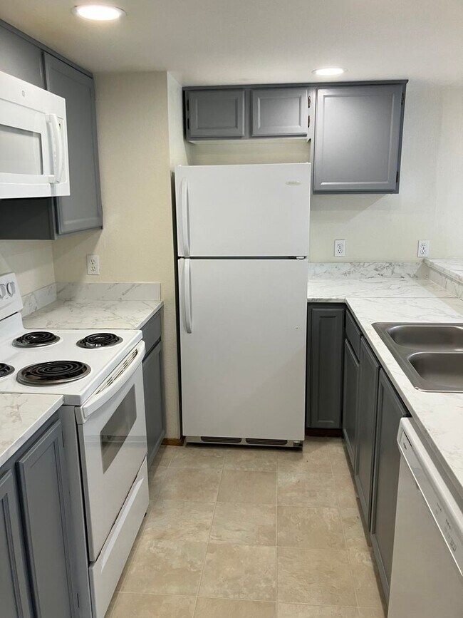 Building Photo - Updated 1 Bedroom in Prime Location!