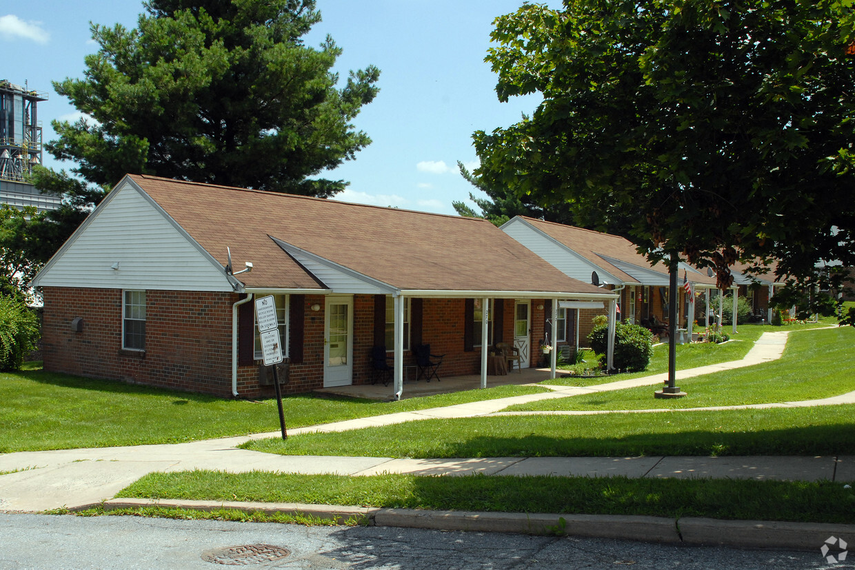 Building Photo - Brooke Estates