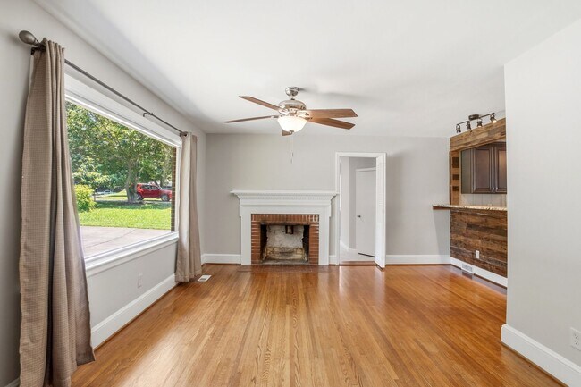Foto del edificio - Move-in Ready 3 Bedroom Ranch Home in Eastway Park