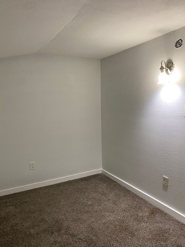 Building Photo - 1-BEDROOM WITH DEN IN AVENIDA GUADALUPE