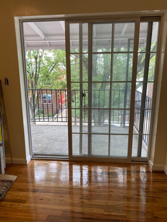 Balcony - 4350 De Reimer Ave