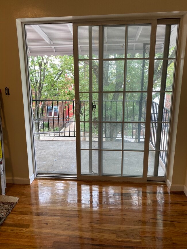 Balcony - 4350 De Reimer Ave