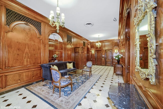 Building Photo - 2000 N Lincoln Park W