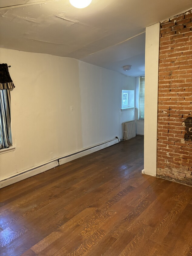 Primary Photo - 1326 W Pratt St