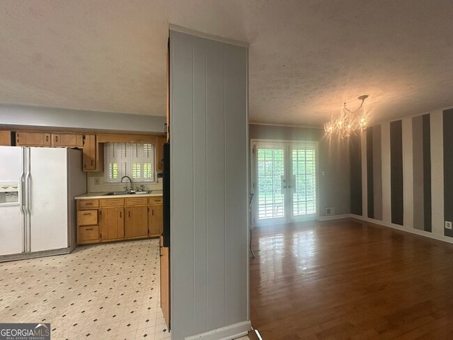 Building Photo - 3053 Menlo Park Dr