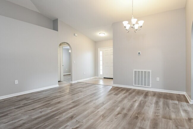 Building Photo - 2406 Foxhollow Rd