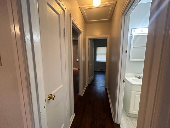 Foto del edificio - Available August 20th, 2026!!