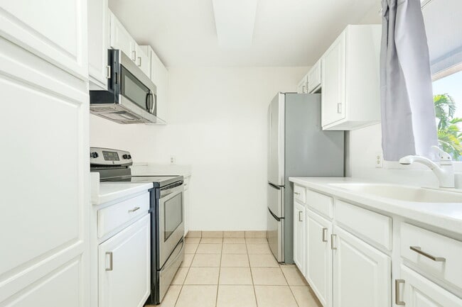 Building Photo - 94-207-207 Lumiaina Pl