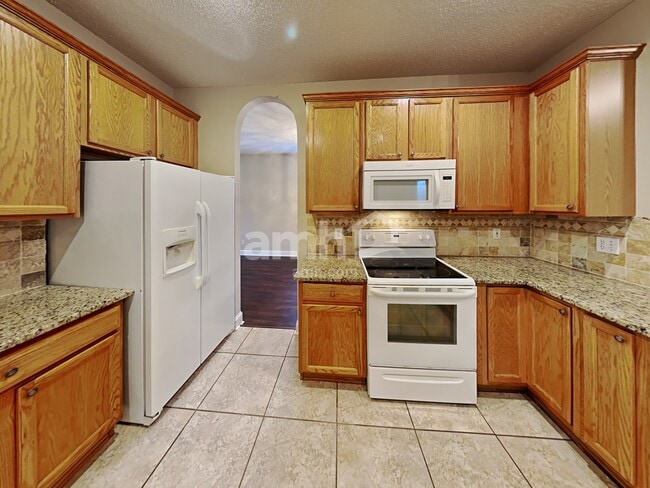 Building Photo - 10318 Goldenbrook Way