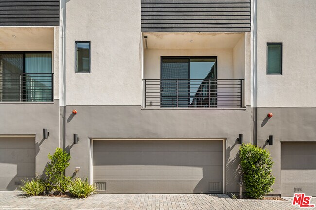 Foto del edificio - 3419 1/2 Fletcher Dr