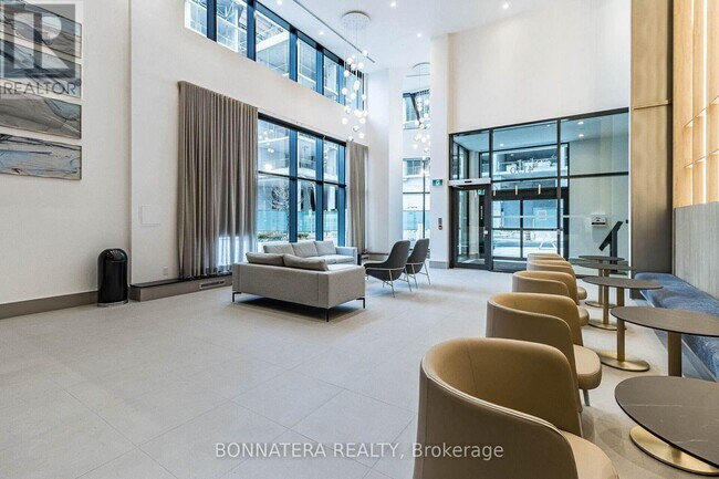 Photo du bâtiment - 4130 Parkside Village Dr