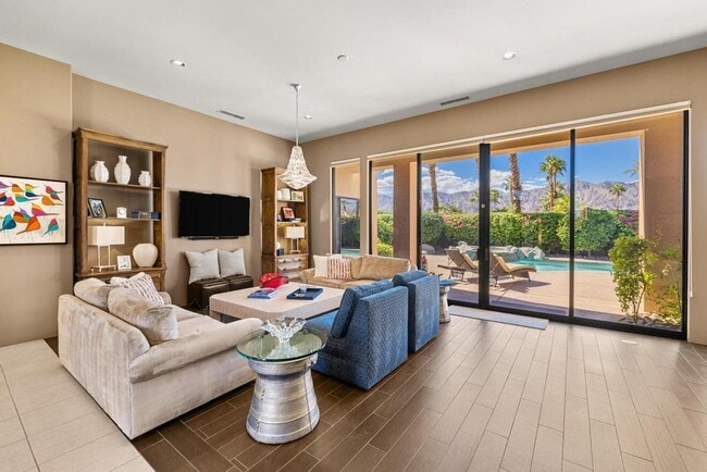 Foto del edificio - 50445 Mountain Shadows Rd