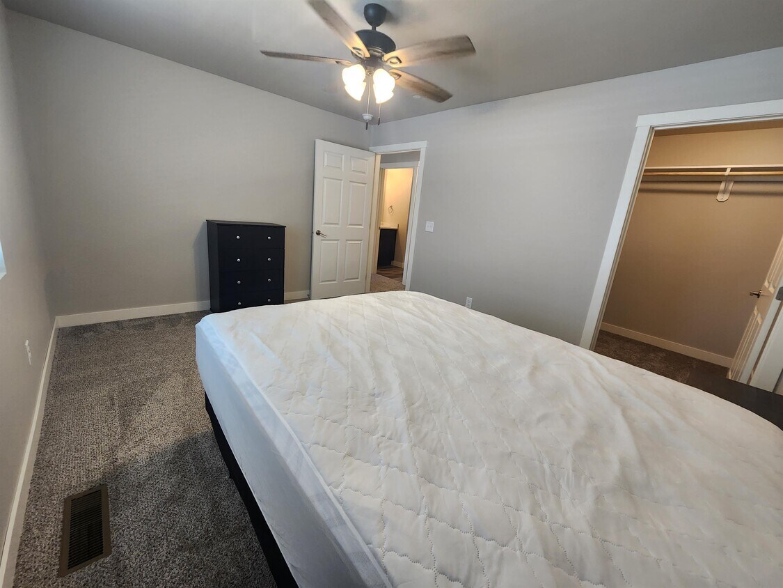 4805 5th St Unit 13, Rapid City, SD 57701 - Room for Rent in Rapid