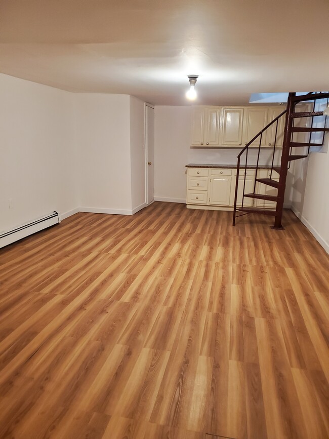 Extra space - - 785 Dean St
