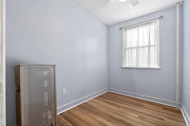 Foto del edificio - 102 W 43rd St