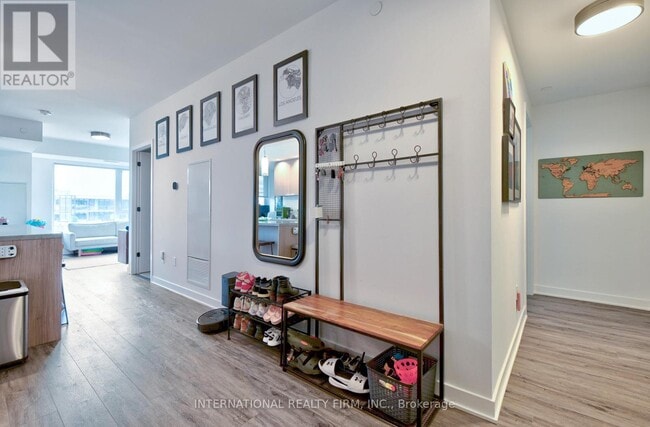 Photo du bâtiment - 425-425 Wellington St W
