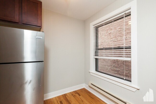 Foto del edificio - 420 W Roscoe St