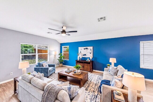 Foto del edificio - NO CARPET! Up to 1 Month Free Rent with 18-24 Month Lease! No Security Deposit Programs Available.
