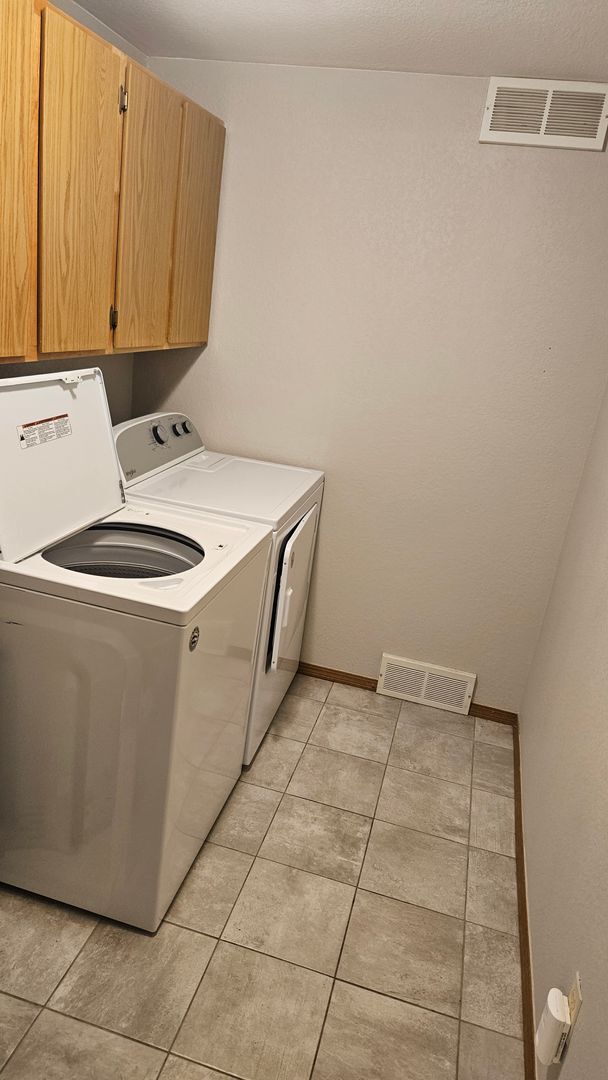 Foto del edificio - Clean 4 Bedroom Home near CSU