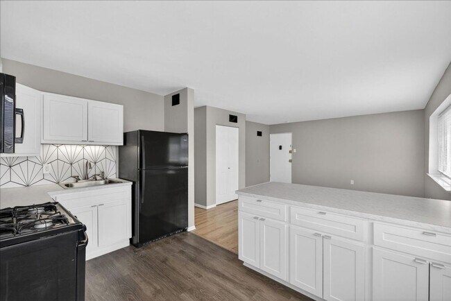 Foto del edificio - "Unit I" as in "I Can't Believe You-"