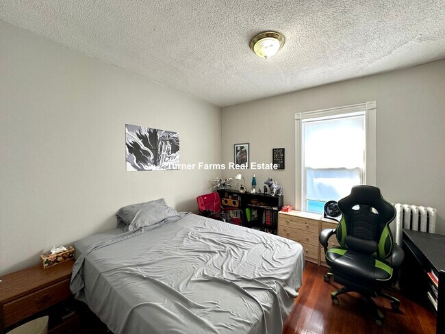 Foto del edificio - 151 E Cottage St