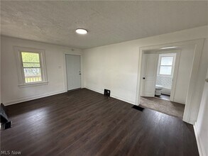 Building Photo - 778 Ravenswood St