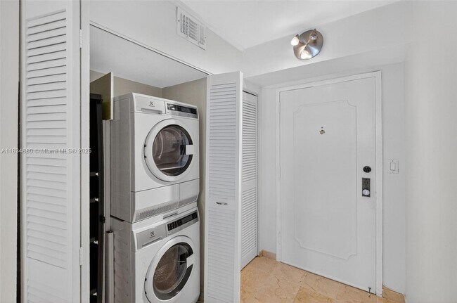 Building Photo - 2401 Collins Ave