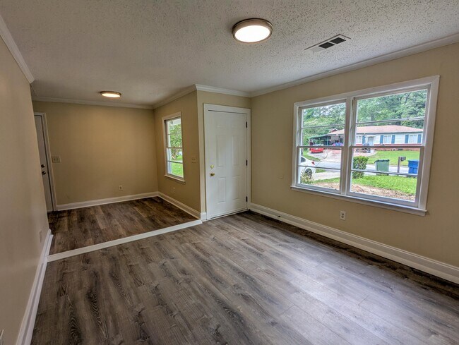 Building Photo - 2820 Argyle Dr NW